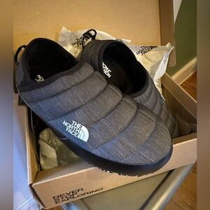 NWT THE NORTHFACE LADIES TBERMOBALL MULES